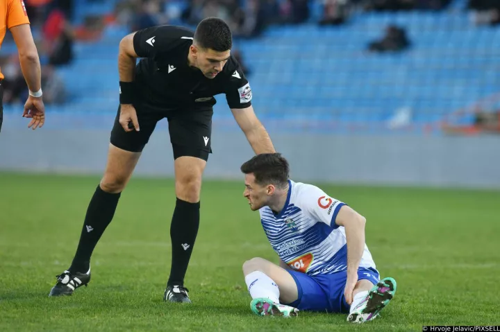 06.04.2025., Stadion Subicevac, Sibenik - SuperSport HNL, 28. kolo, HNK Sibenik - NK Osijek. Ante Terzic i Jon Mersinaj. Photo: Hrvoje Jelavic/PIXSELL
