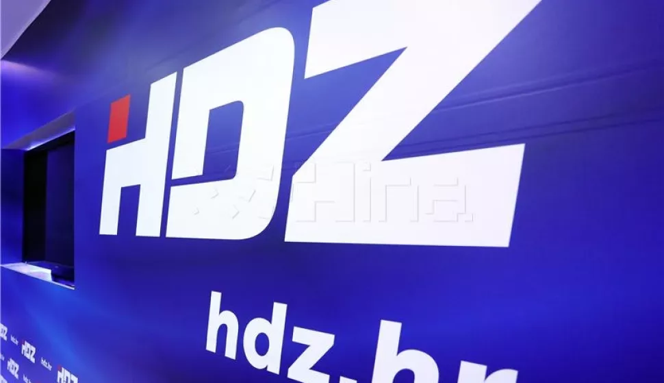 Zagreb, 17. srpnja 2016. - Andrej Plenković u nedjelju je s 97.823 glasa izabran za predsjednika HDZ-a kao jedini kandidat te stranke na izborima koji su se održali po principu "jedan član - jedan glas". Na fotografiji logo HDZ-a. foto HINA/ Damir SENČAR/ ds