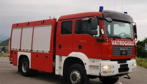 U požaru u Slavonskom Brodu smrtno stradao 100-godišnjak, vatrogasci, ilustracija