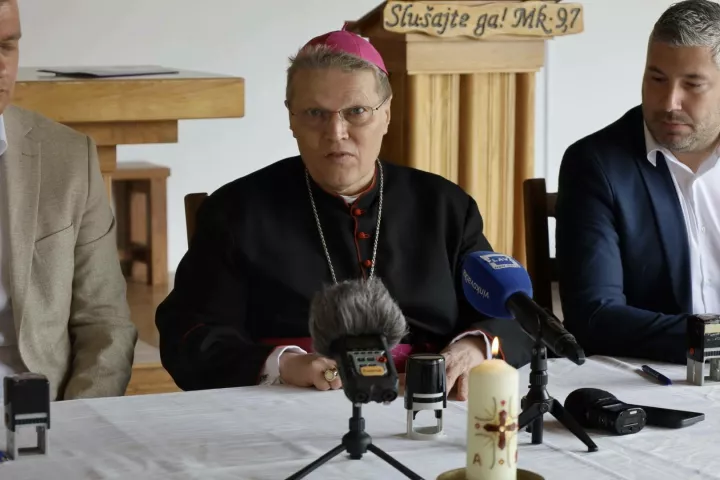 Nadbiskup Hranić u &Scaron;umanovcimafoto: VSŽ