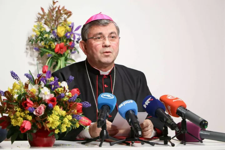 Pože&scaron;ki biskup Ivo Martinović susreo se s novinarima i predstavio uskrsnu poruku, travanj 2025