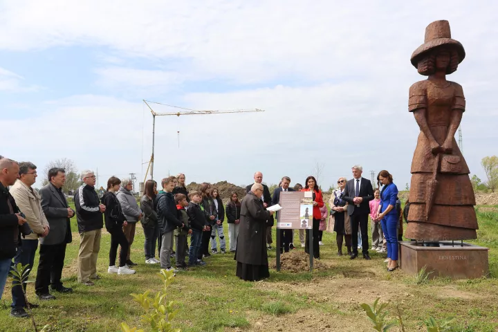 Erenstinovo, 14. 04. 2025, Erenestinovo, Nazorova 2a. Polaganje vremenske kapsule za Kreativni dječji centar. Nata&scaron;a Trami&scaron;ak, Goran Ivanović - Lac, Mladen Pavić, Josip Miletić, Marijana Junu&scaron;ić.snimio GOJKO MITIĆ