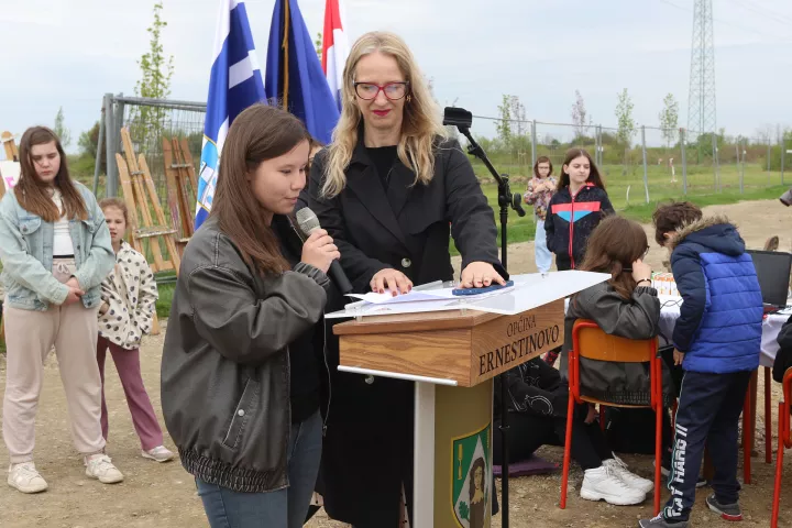 Erenstinovo, 14. 04. 2025, Erenestinovo, Nazorova 2a. Polaganje vremenske kapsule za Kreativni dječji centar.snimio GOJKO MITIĆ
