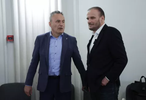 Zagreb, 04.04.2025.- Izvanredna press konferencija odvjetnika Ante Nobila povodom podnošenja kaznene prijave u ime djelatnika gradske ustanove protiv Tomislava Tomaševića i dr., na štetu gradskog proračuna u milijunskom iznosu. Na fotografiji Pavle Kalinić,Anto Nobilo.foto HINA/ Admir BULJUBAŠIĆ/ abu