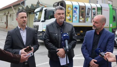 Osijek, 15. 04. 2025, Ružina ulica, ispred Unikoma, Domino - press: Kada preseljenje UNIKOM-a?. Željko Požega, Zlatko Ahić i Krešimir Čabaj.snimio GOJKO MITIĆ