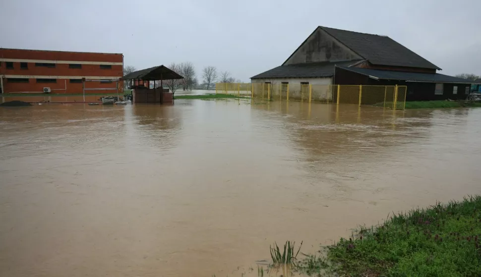 Obilne kiše uzrokovale su ovo jutro poplave na području Đurđenovca