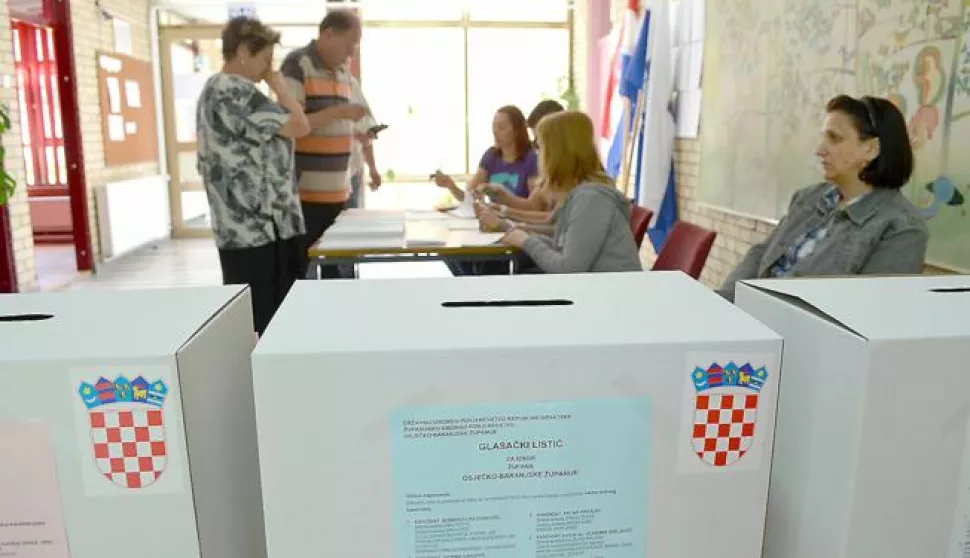 ?osijek, 19 svibanj 2013, lokalni izbori, 10.00 sati - Dječji vrtić Pčelica pokraj Mercatorasnimio zdenko puić------kolor 3x novosti