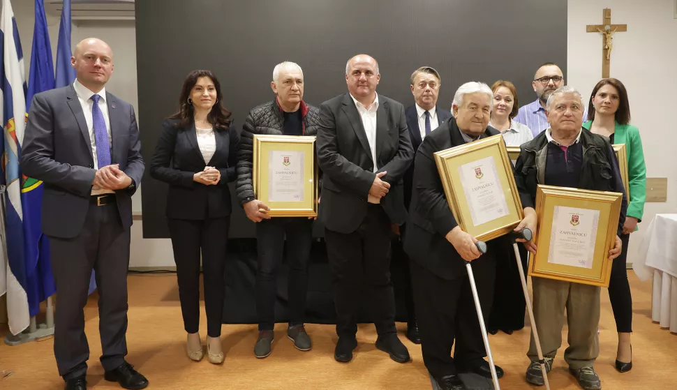 Bizovac, 15. 04. 2025., Bizovac, Svečana sjednica, Općina Bizovac, dan Općine Bizovac, Srećko Vuković - načelnik Općine Bizovac, Nataša Tramišak; Josip Miletić; dobitnici priznanja SNIMIO BRUNO JOBST