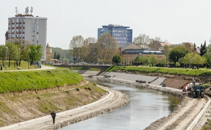 Napreduju radovi na uređenju rijeke Vuke i obalnog pojasa u Vukovaru