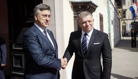 Zagreb, 16.04.2025 - Predsjednik Vlade Andrej Plenković primo je predsjednika slovačke vlade Roberta Fica u Banskim dvorima. Na slici Andrej Plenković, Robert Fico.foto HINA/ Damir SENČAR/ ds