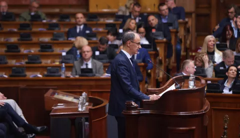epa12032669 Designated Serbian Prime Minister Đuro Macut delivers his plan for a new government to members of parliament in Belgrade, Serbia, 15 April 2025. Macut got the mandate as the country's new prime minister after Milos Vucevic submitted his resignation last January, following protests demanding accountability for the collapse of the Novi Sad train station canopy in November 2024, which claimed the lives of sixteen people. EPA/ANDREJ CUKIC