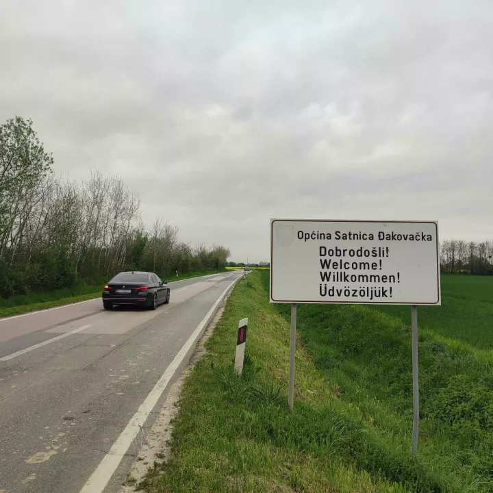 Nezapamćena tragedija uoči Velikog četvtka u crno je zavila na&scaron;ićki kraj, točnije Đurđenovac; nakon &scaron;to je Policijska uprava osječko-baranjska u četvrtak ujutro izvijestila o stravičnoj prometnoj nesreći na državnoj cesti DC 515, Đakovo - Na&scaron;ice, između Satnice Đakovačke i Potnjana
