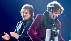 19.11.2016., Beograd, Srbija - Grupa Bijelo dugme koncertom odusevila publiku u Kombank Areni. Alen Islamovic, Goran Bregovic. Photo: Srdjan Ilic/PIXSELL------MOZAIK, 1 stupac