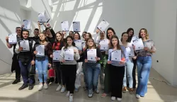 POŽEGAEkonomska škola Požega bila je domaćin Erasmus+ mobilnosti, tijekom koje je ugostila 12 učenika i dvije profesorice iz srednje škole Thouria iz Grčke. Ta je suradnja rezultat dvogodišnjeg partnerstva kroz eTwinning projekt "Global Chatmates", usmjerenog na interkulturnu razmjenu i razvoj komunikacijskih vještina među mladima.​TRAVANJ 2025.