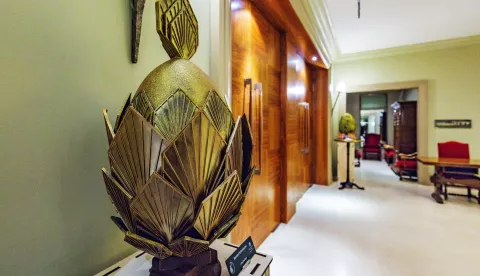 epa12036791 A giant chocolate egg creation named 'Egg euillage' by chocolate artisan Bernard Schonmacker is on display at the third edition of the chocolate egg art show 'Bel'Oeuf' (Beautiful Egg) at the Hotel Amigo in Brussels, Belgium, 17 April 2025. Inspired by the Art Deco artistic movement, the chocolate exhibition takes place from 10 to 21 April and its benefits will be donated to the Saint-Pierre Foundation. EPA/OLIVIER MATTHYS