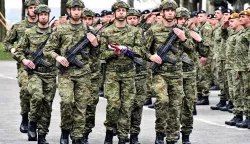 novosti...vinkovci...22.03.2024.vojarna 5. gardijske brigade slavonski sokolovi; sredisnje obiljezavanje 17. obljetnice ustrojavanja gardijske oklopno-mehanizirane brigade (GOMBR) hrvatske kopnene vojske uz polaganje vijenaca i prigodni program; nazocio i predsjednik rh zoran milanovic, koji je vojnicima urucio odlikovanja, pohvale i nagrade;foto Gordan Panić