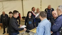 Postala je već tradicija, da Vinkovčani na Veliki petak, uoči Uskrsa, dolaze prijepodne u pješačku zonu na Trgu bana Šokčevića, na posni obrok - pržene girice i krumpir salatu – kojim ih časti Grad Vinkovci. I danas je bilo puno onih koji su željeli nastaviti tradiciju i družeči se s prijateljima i znancima, blagovati posni obrok.