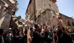epa12038756 Christian Orthodox pilgrims hold crosses during a Good Friday procession along the Via Dolorosa in Jerusalem's Old City towards the Church of the Holy Sepulchre, 18 April 2025. The pilgrims retraced the route taken by Jesus Christ to his crucifixion through the streets of Jerusalem. EPA/ATEF SAFADI
