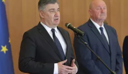 Zagreb, 01.04.2025.-  Predsjednik Republike Zoran Milanović odlikovao je Redom hrvatskog pletera profesore Građevinskog fakulteta Sveučilišta u Zagrebu zaslužne za organiziranje inženjera statike koji su volonterski pregledavali oštećenja i uporabljivost zgrada nakon potresa u 2020. godini. Na fotografiji predsjednik RH Zoran Milanović.foto HINA/ Admir BULJUBAŠIĆ/ abu