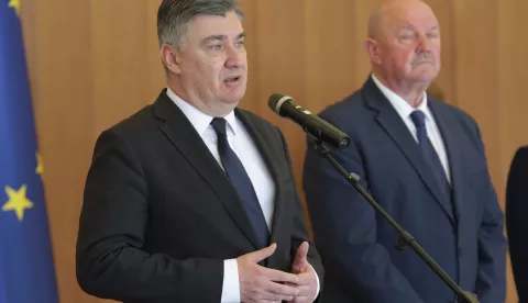 Zagreb, 01.04.2025.-  Predsjednik Republike Zoran Milanović odlikovao je Redom hrvatskog pletera profesore Građevinskog fakulteta Sveučilišta u Zagrebu zaslužne za organiziranje inženjera statike koji su volonterski pregledavali oštećenja i uporabljivost zgrada nakon potresa u 2020. godini. Na fotografiji predsjednik RH Zoran Milanović.foto HINA/ Admir BULJUBAŠIĆ/ abu