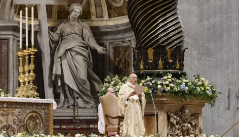 epa12041485 Cardinal Giovanni Battista Re leads the Easter Vigil mass in Saint Peter's Basilica at the Vatican City, 19 April 2025. EPA/FABIO FRUSTACI