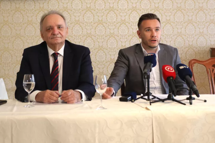 Osijek, 21. 04. 2025, Osijek, 21. 04. 2025, Hotel Waldinger, press, predstavljanje, kandidata za gradonačelnika Domagoja Bendekovića.snimio GOJKO MITIĆ