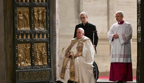 epa11792366 Pope Francis opens the Holy Door of St Peter's Basilica in the Vatican to mark the start of the Catholic Jubilee Year in Vatican, 24 December 2024. Pope Francis will kick off the 2025 Jubilee of the Catholic Church on Christmas Eve, by opening the 'Holy Door' of St Peter's Basilica. EPA/ALBERTO PIZZOLI/POOL
