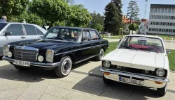 NAŠICE - Izloženi su automobili raznih godišta i marki, snimljeno u travnju 2025. USTUPLJENA FOTOGRAFIJA