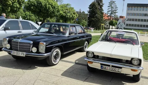NAŠICE - Izloženi su automobili raznih godišta i marki, snimljeno u travnju 2025. USTUPLJENA FOTOGRAFIJA