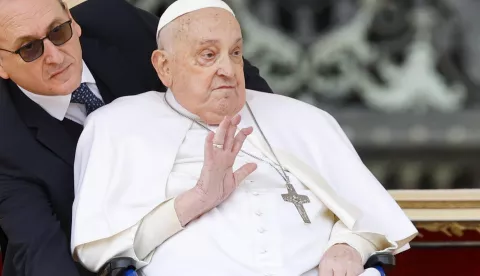 epa12028866 Pope Francis waves to the faithful at the end of the Mass on Palm Sunday in St. Peter's Square at the Vatican, 13 April 2025. EPA/FABIO FRUSTACI