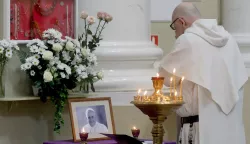 epa12044327 A Catholic priest pays his respects after a church service following the death of Pope Francis, at the Basilica of St. Catherine in St. Petersburg, Russia, 21 April 2025. Pope Francis died on 21 April 2025 at the age of 88, according to the Holy See. Born Jorge Mario Bergoglio in Buenos Aires, Argentina, on 17 December 1936, he was appointed leader of the Catholic Church on 13 March 2013, succeeding Pontiff Emeritus Benedict XVI. EPA/ANATOLY MALTSEV