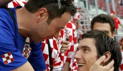 epa01384817 Nikola Pokrivac (R) of Croatia is greeted by Croation soccer supporters prior to the EURO 2008 preliminary round group B soccer match between Poland and Croatia at the Woerthersee stadium in Klagenfurt, Austria, 16 June 2008. EPA/SERGEY DOLZHENKO +PLEASE NOTE UEFA RESTRICTIONS PARTICULARLY IN REGARD TO SLIDE SHOWS AND 'NO MOBILE SERVICES'+