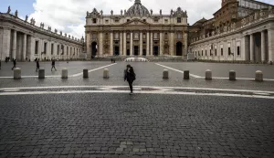 epa09116796 A view of the deserted St Peter's square during Pope Francis's private Regina Coeli prayer due to the Coronavirus (COVID-19) pandemic emergency, at the Vatican, 05 April 2021. EPA/ANGELO CARCONI