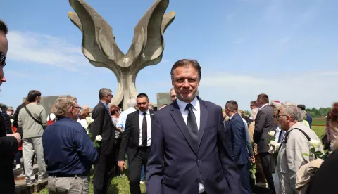 Jasenovac, 22.04.2025. - Komemoracija u spomen na žrtve ustaškog logora Jasenovac pod nazivom "80 godina, 80 sudbina" pod pokroviteljstvom Hrvatskoga sabora na kojoj je prisustvovao državni vrh: predsjednik Republike Hrvatske Zoran Milanović, predsjednik Sabora Gordan Jandroković te premijer Andrej Plenković. Na fotografiji Gordan Jandroković. foto HINA/ Damir SENČAR/ tm