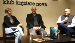 Osijek, 22. 04. 2025, Klub knjižare Nova, predsavljanje knjige autora Zorana Žmirića, "Visoke trave". Ivana Bulljubašić-Srb, Zoran Žmirić i Ivica Vuletić.snimio GOJKO MITIĆ