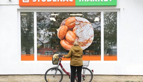 Ladimirevci, 24. 04. 2024., Studenac market, Studenac, trgovina, mala trgovina, samoposluga, kvartovski ducan, interijer, proizvodi, djelatnici, kupciSNIMIO BRUNO JOBST