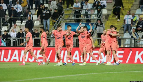23.04.2025., stadion HNK Rijeka, Rijeka - SuperSport HNL, 31. kolo, HNK Rijeka - NK Osijek. Slavlje nogometasa Osijeka nakon pogotka Marka Solde za vodstvo 2:0. Renan Guedes, Hernani Fortes, Jon Mersinaj, Hrvoje Babec, Vedran Jugovic, Roko Jurisic, Styopa Mkrtchyan i Marko Soldo Photo: Goran Kovacic/PIXSELL