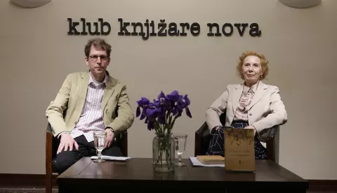 Osijek, 23. 04. 2025., Knjižara Nova, promocija knjige, Moramo misliti na važnije stvari, Tea Gikić - autorica, Andrija Škare - urednik SNIMIO BRUNO JOBST