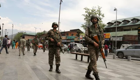 epa12050789 Indian paramilitary soldiers patrol a street in Srinagar, India, 24 April 2025. Protests by locals continued for a second day in Kashmir against the killing of 26 people, attacked by gunmen in the popular tourist destination of Pahalgam in south Kashmir on 22 April, in what regional authorities described as the most serious attack against civilians in recent years. EPA/FAROOQ KHAN
