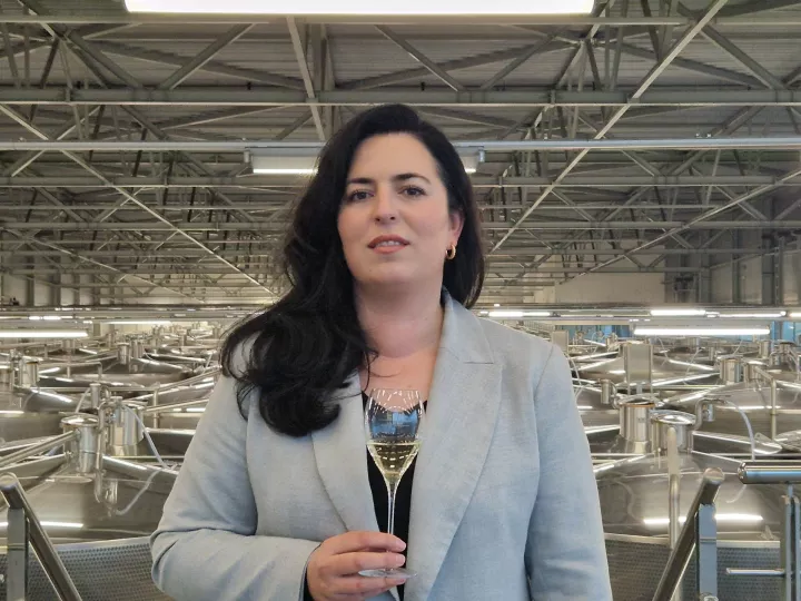 BELI MANASTIRKolekcija ovogodi&scaron;njih nagrada Vina Belje bogatija je za dvije nove zlatne medalje - za pjenu&scaron;ac La Belle Grand s ocjenjivanja AWC Vienna i Challenge International du Vin te za zlatnu medalju za premium gra&scaron;evinu berbe 2024. s ocjenjivanja Challenge International du Vin, priopćuju iz Vina Belje.travanj 2025.glavna enologinja Vina Belje Marijana &Scaron;kiljo
