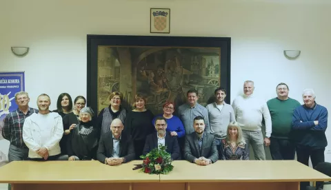 VINKOVCINa području Vinkovaca, kao i u cijeloj Hrvatskoj, u prvom kvartalu 2025. godine raste broj obrta, što potvrđuje pozitivan trend jačanja obrtništva, unatoč izazovima s kojima se poduzetnici svakodnevno suočavaju. Prema najnovijim podacima, Udruženje obrtnika Vinkovci ima 1471 člana, što je čak 154 više nego u istom razdoblju prošle godine, kada ih je bilo 1317. To je porast od 11,70 posto i iznad je nacionalnog prosjeka, koji je 9,57 posto.TRAVANJ 2025.
