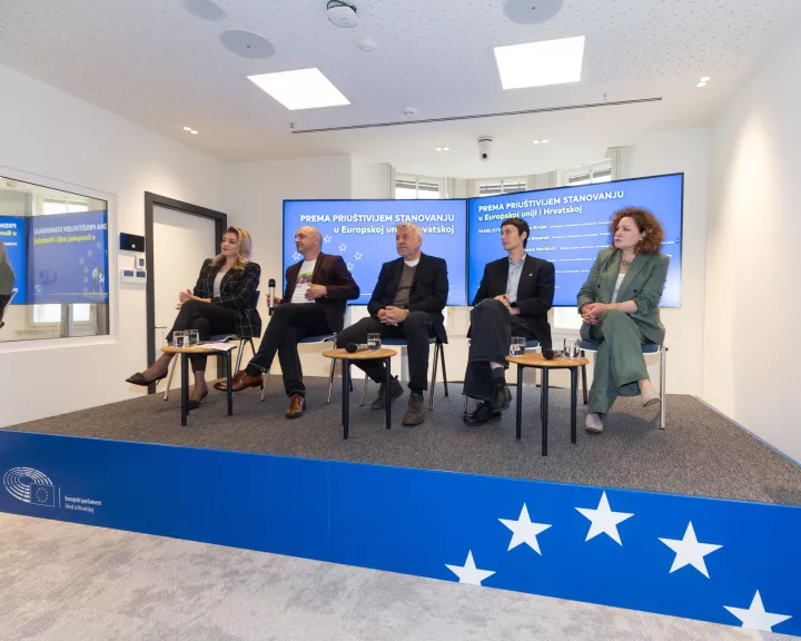 Zagreb, 25.04.2025. - Panel rasprava "Prema priu&scaron;tivijem stanovanju u europskoj uniji i Hrvatskoj" na kojoj je bilo riječi o različitim modelima priu&scaron;tivog i održivog stanovanja, europskom planu za kori&scaron;tenje javnih sredstava te perspektivi mladih.foto HINA/ Edvard &Scaron;U&Scaron;AK