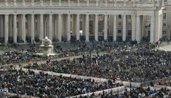 epa12055688 People gather at St. Peter's Square for the funeral Mass for Pope Francis, in Vatican City, 26 April 2025. Pope Francis passed away on Easter Monday, 21 April 2025, at the age of 88. EPA/DAREK DELMANOWICZ POLAND OUT