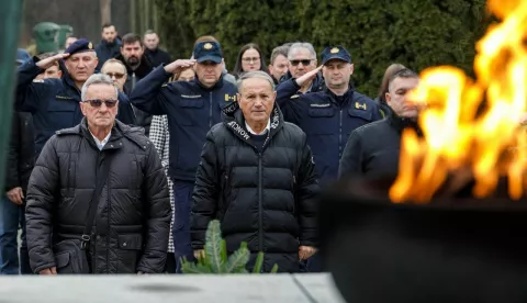 U okviru obilježavanja 33. obljetnice međunarodnog priznanja RH i 27. obljetnice završetka mirne reintegracije hrvatskog Podunavlja te završetak mandata UNTAES-a vijenac je na Memorijalnom groblju žrtava iz Domovinskog rata u Vukovaru položila delegacija Grada Vukovara predvođena predsjednikom Gradskog vijeća Željkom Sabom