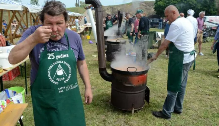 osijek, 1 svibnja 2024, 11,30 sati, praznik rada, obiljeћavanje, grah, katakombe, novinar dario kuљtrosnimio zdenko puљiж