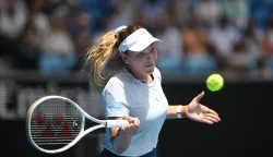 epa11829518 Donna Vekic of Croatia returns during her round three match against Diana Shnaider of Russia in the 2025 Australian Open tennis tournament in Melbourne, Australia, 17 January 2025. EPA/LUKAS COCH AUSTRALIA AND NEW ZEALAND OUT
