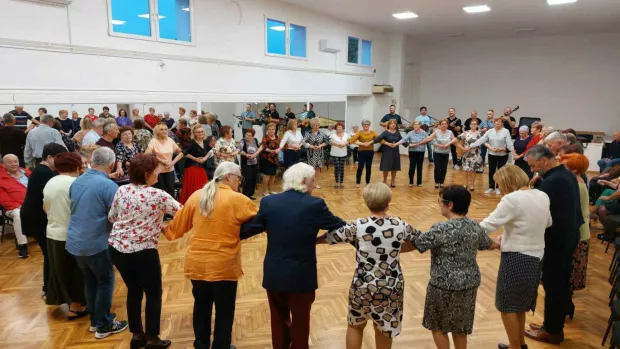 U nedjelju je održana jo&scaron; jedna plesna večer za umirovljenikeSLAVONSKI BROD, TRAVANJ 2025.