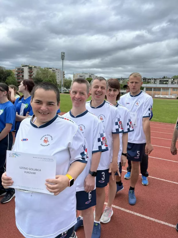 VUKOVARKorisnici Udruge za osobe s intelektualnim o&scaron;tećenjem Golubica Vukovar u okviru programa "Možemo i mi III" sudjelovali su na Otvorenom prvenstvu Hrvatske u atletici i Mitingu u združenoj atletici koje je održano u Puli.travanj 2025.
