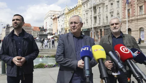 Zagreb, 28.04.2025. - Zajednička konferencija za medije koju su održali Matija Kroflin (L) iz Nezavisnog sindikata znanosti i visokog obrazovanja, Zrinko Turalija (D) iz Nezavisnog sindikata zaposlenih u srednjim školama Hrvatske i Željko Stipić (C) iz školskog sindikata Preporod. foto HINA/ Lana SLIVAR DOMINIĆ/ lsd