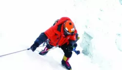 epa05316836 A handout picture provided by Technical Climbing Club of Myanmar (TCCM) on 19 May 2016 shows Myanmar mountaineer Pyae Phyo Aung on his way to reach the summit of Mount Everest, Nepal, 04 May 2016. Myanmar mountaineers Pyae Phyo Aung and Win Ko Ko on 19 May 2016 summited Mount Everest as the first Myanmar team ever. EPA/NYI NYI AUNG/TCCM/HANDOUT HANDOUT/ EDITORIAL USE ONLY/NO SALES HANDOUT EDITORIAL USE ONLY/NO SALES